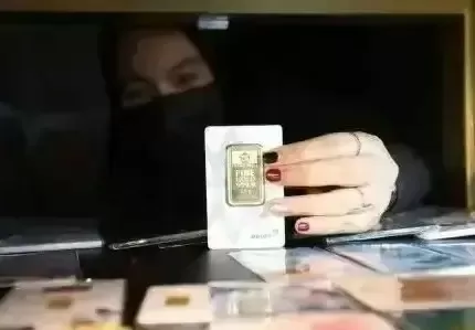 Harga Emas Antam Anjlok Rp13.000 Tinggalkan Level Rp1,7 Juta per Gram