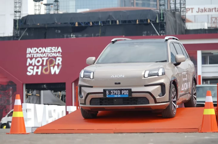 Bukukan Total SPK 1.353 Unit, T-Rex AION V Jadi Primadona pada IIMS 2025