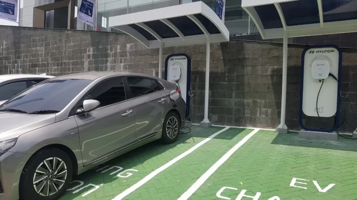 Daftar Tempat Cas Mobil Listrik di tempat tempat Rest Area Tol