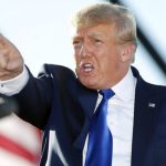 Senator Amerika Serikat Minta Trump Diselidiki Atas Dugaan Insider Trading