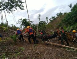 Istri Polisi Susui Bayi Korban Banjir Sumut, Suami Tugas di Propam