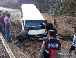 AHY Perintahkan Menteri PU Buka Jalur Terputus Akibat Banjir dan Longsor di Sumatera