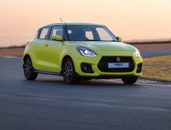 Suzuki Esteem 2025 resmi dirilis, siap memikat penggemar sedan mewah