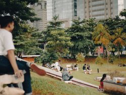 Merayakan Liburan di Tengah Kesulitan Ekonomi