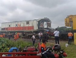 Detik-detik Kereta Menoreh Tabrak Truk di Cirebon Terekam CCTV, Sopir Diduga Tidak Sadar