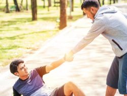 Jika Orang Peka dan Bantu Tanpa Diminta, Ini 8 Ciri Kepribadian Menurut Psikologi