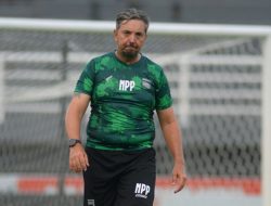 Fletcher Terus Pimpin Derby, Neville Desak Datangkan Pelatih Brasil Don Carlo