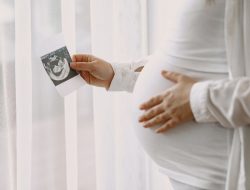 Dokter Kandungan Beri Tips Puasa Aman untuk Bumil, Hindari 5 Makanan Ini