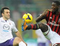 Meski Lini Belakang Terbaik Eropa, AC Milan Incar Bek Baru dari Lazio