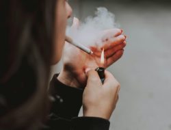 Obor Kebebasan: Emansipasi Perempuan dalam Propaganda