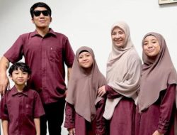 Desta dan Natasha Rizky Rayakan Lebaran Bersama dengan Baju Couple