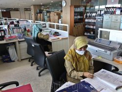 WFH ASN Tangsel Berlaku, Pegawai Kecamatan Ciputat Tetap Bekerja di Kantor