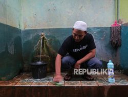 Semangat Pejuang Mushola Bersihkan Kampung Bakom Bogor