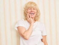 Pamela Anderson Lawan AI, Keindahan Alami Jadi Kekuatan
