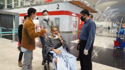 Kemensos Bawa Lansia WNI yang Telantar Kembali ke Indonesia