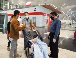 Kemensos Bawa Lansia WNI yang Telantar Kembali ke Indonesia