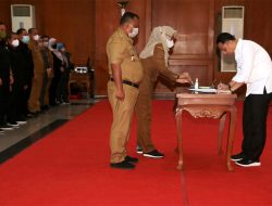 Jatim Terpopuler: Eri Cahyadi Akan Copot Lurah Tidak Kompeten dan Penyebab Bus Restu Terguling